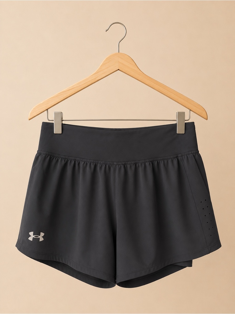 Under Armour Women's  Black Athletic Shorts Like Brand new- amazing deal  ✨✨
